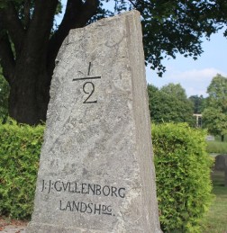 Skogskyrkogården-milsten