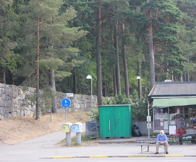 Skogskyrkogården-parkväg