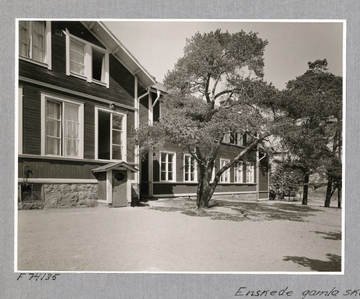 EnskedeGamlaRöda10014093-del