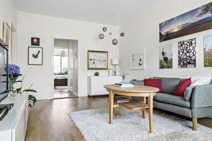 Skärmarbrinksv5-vardagsrum-mot-bad