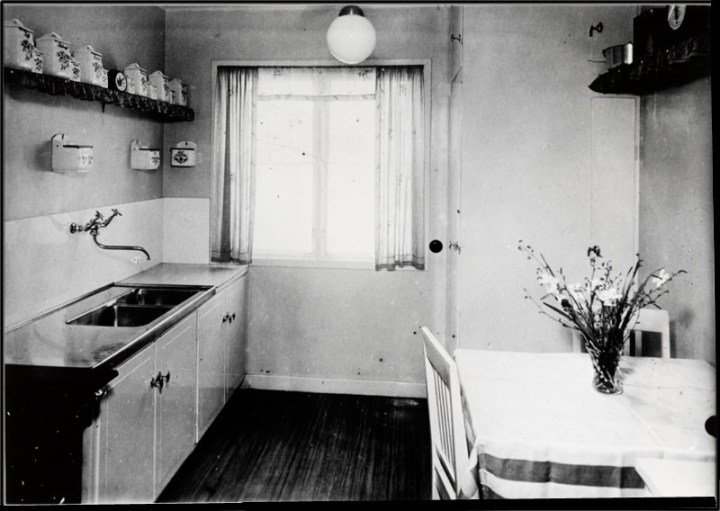 Köksinteriör från hus i kvarteret Enskede Gård 17 i Enskede